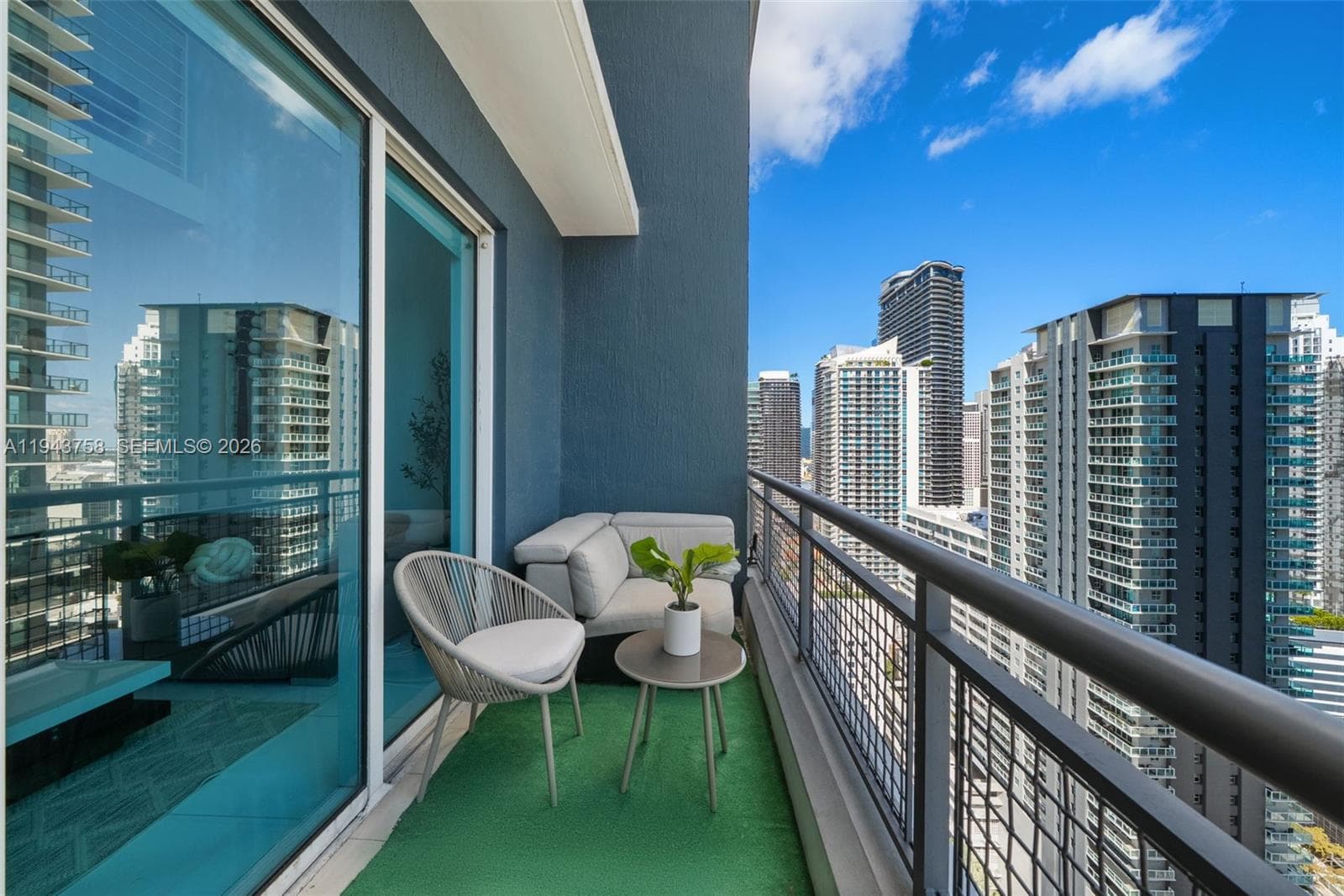 60 SW 13th St # 2812, Miami FL 33130 — 16