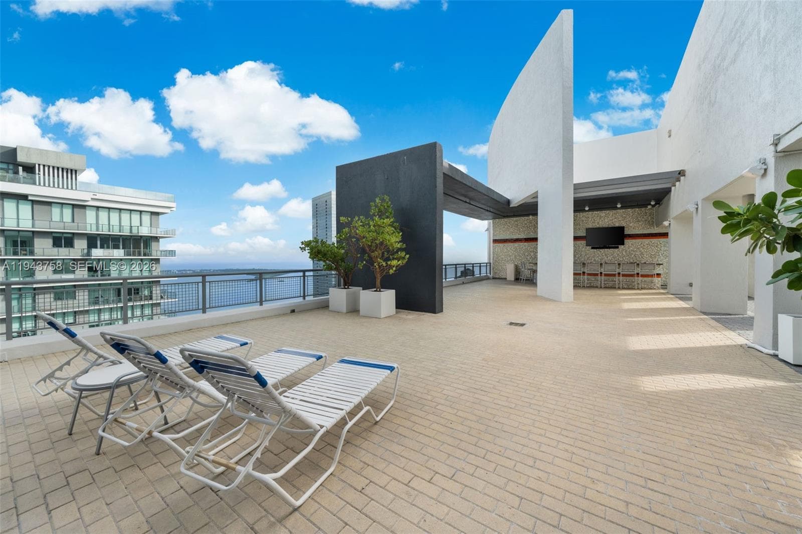 60 SW 13th St # 2812, Miami FL 33130 — 32