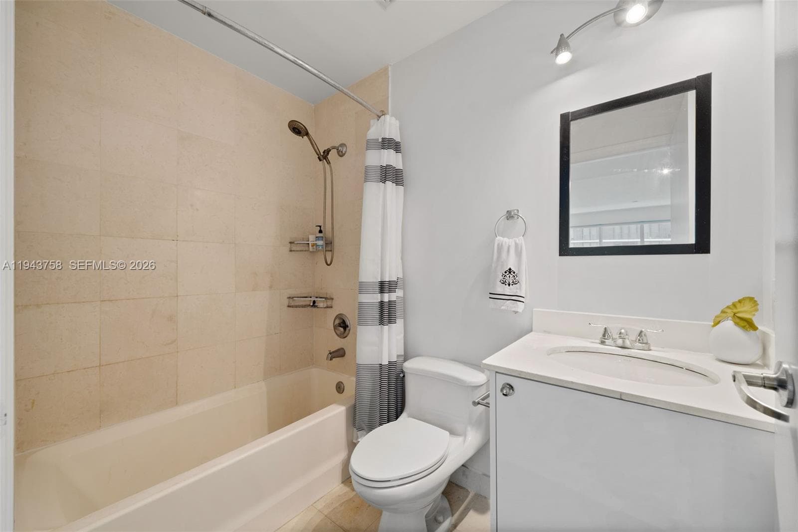 60 SW 13th St # 2812, Miami FL 33130 — 25