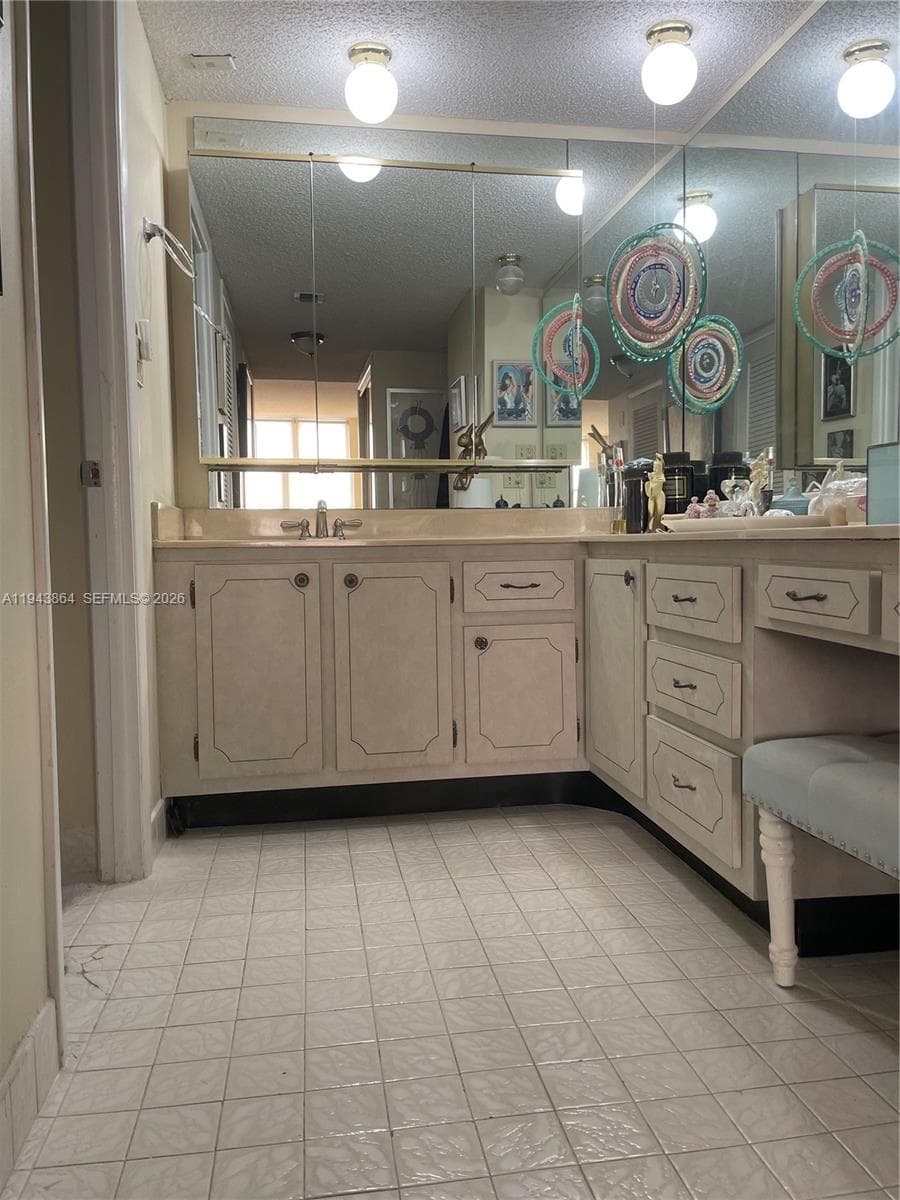 6039 Collins Ave # 1232, Miami Beach FL 33140 — 6