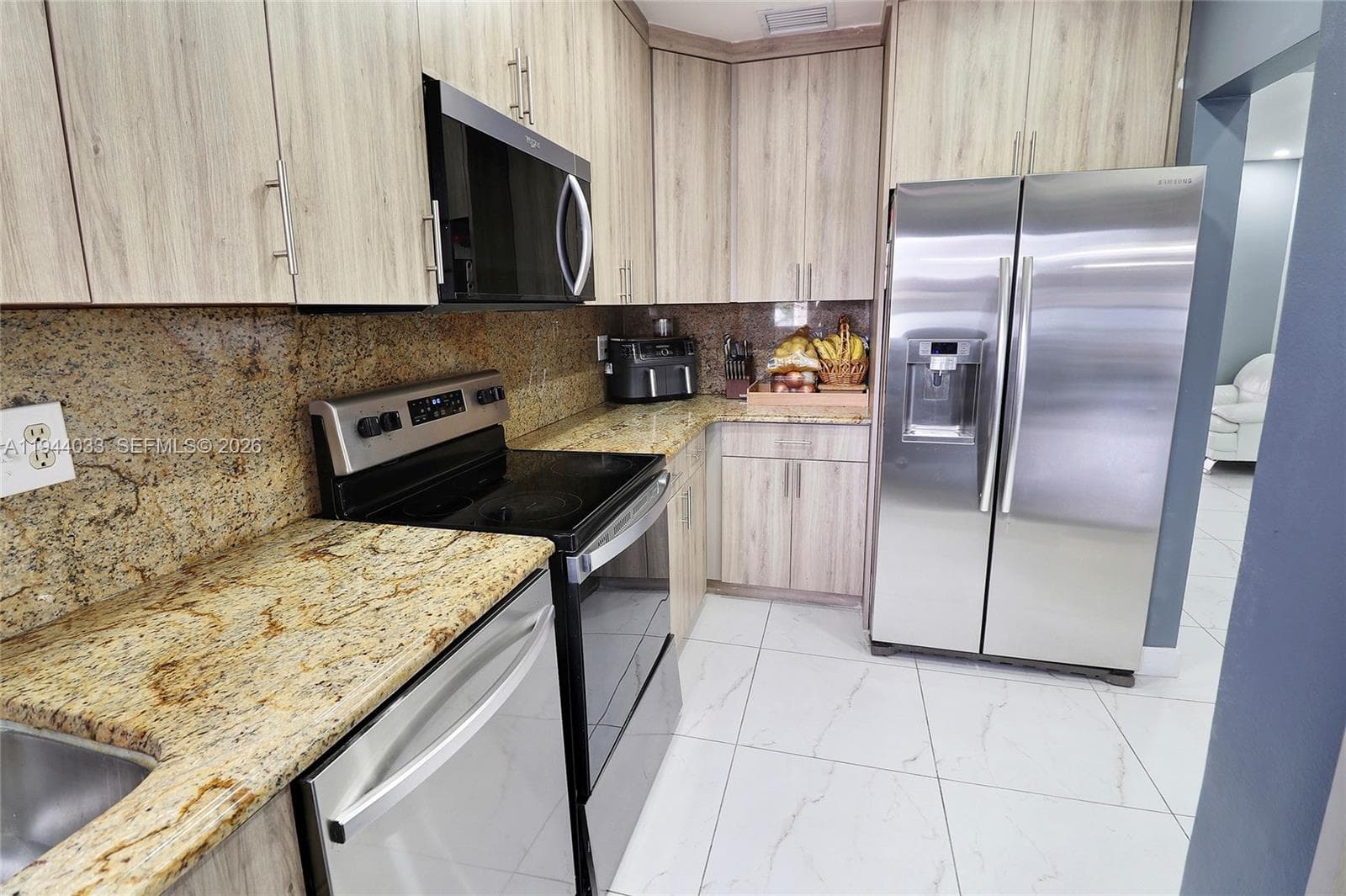 591 SE 5th St, Hialeah FL 33010 — 17