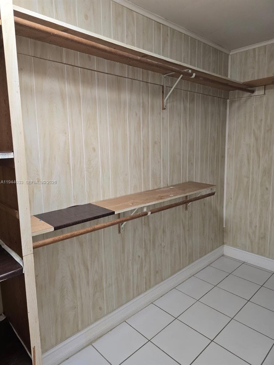 591 SE 5th St, Hialeah FL 33010 — 33