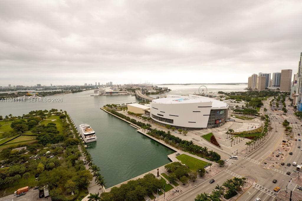 900 Biscayne Blvd # 2705, Miami FL 33132 — 13