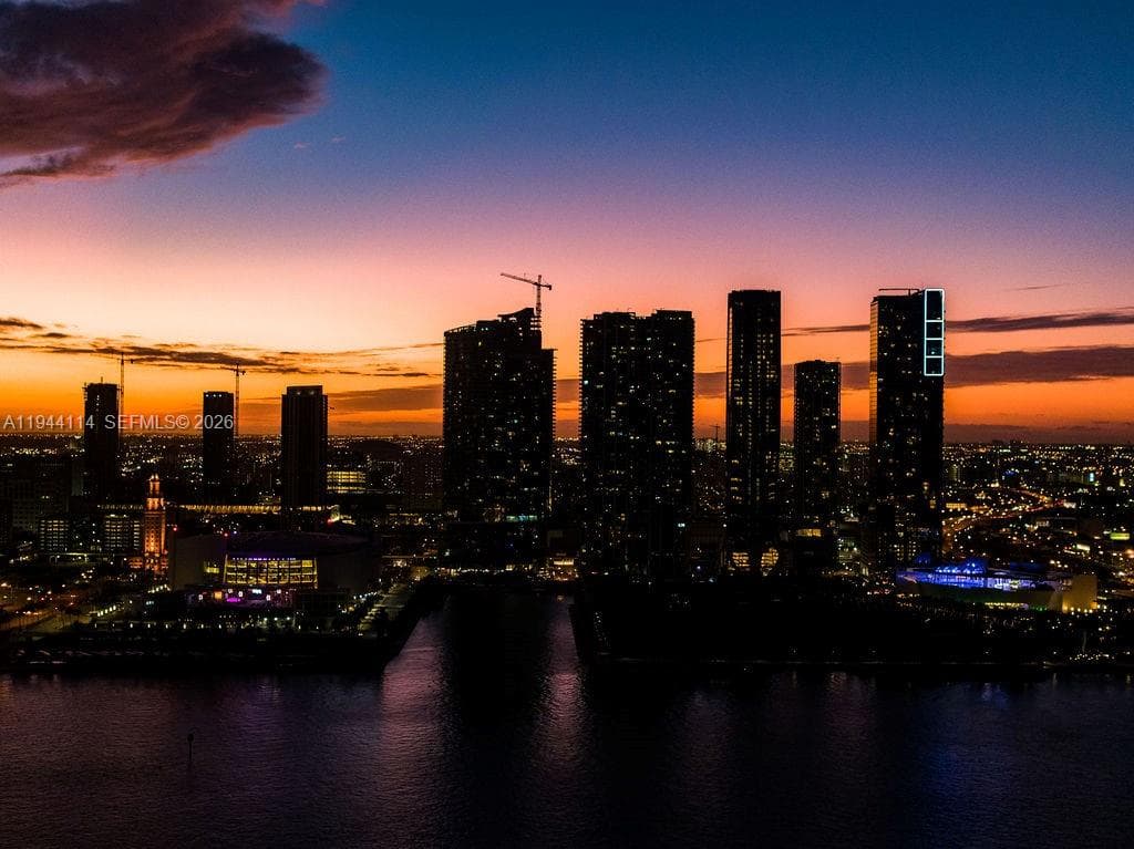 900 Biscayne Blvd # 2705, Miami FL 33132 — 16