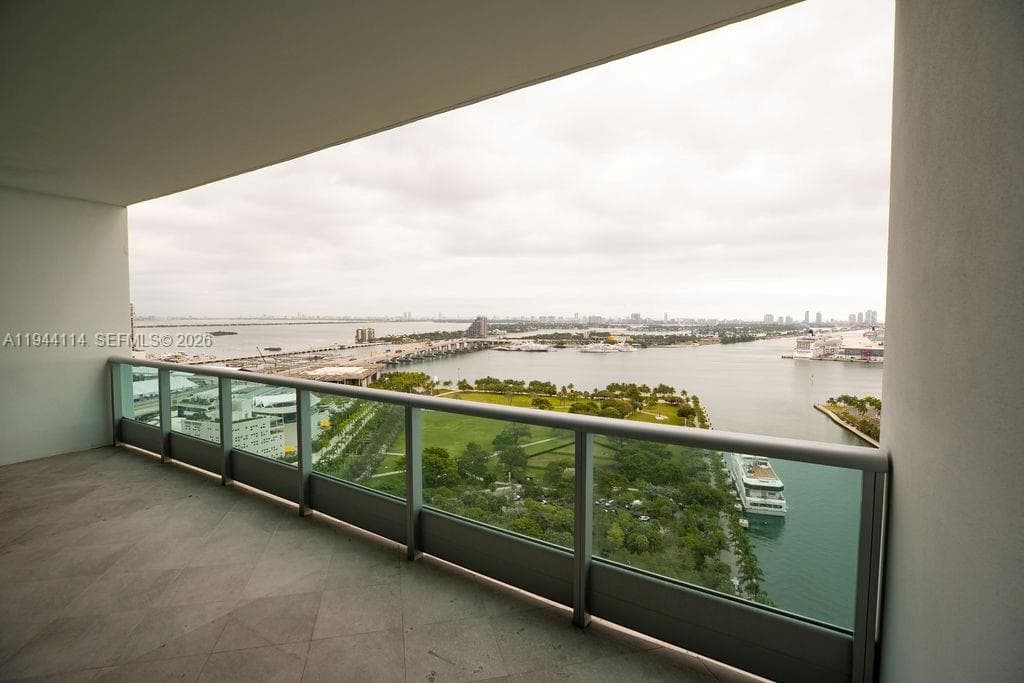 900 Biscayne Blvd # 2705, Miami FL 33132 — 12