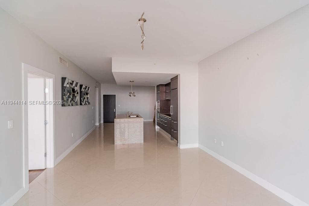 900 Biscayne Blvd # 2705, Miami FL 33132 — 1