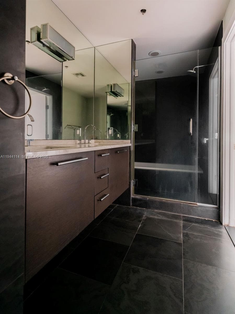 900 Biscayne Blvd # 2705, Miami FL 33132 — 11