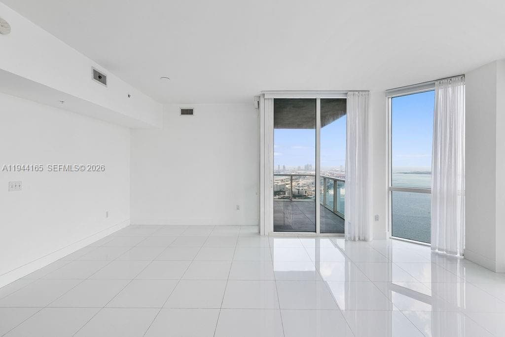 253 NE 2nd St # 4608, Miami FL 33132 — 17