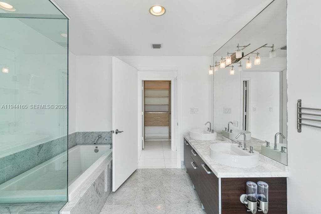 253 NE 2nd St # 4608, Miami FL 33132 — 26