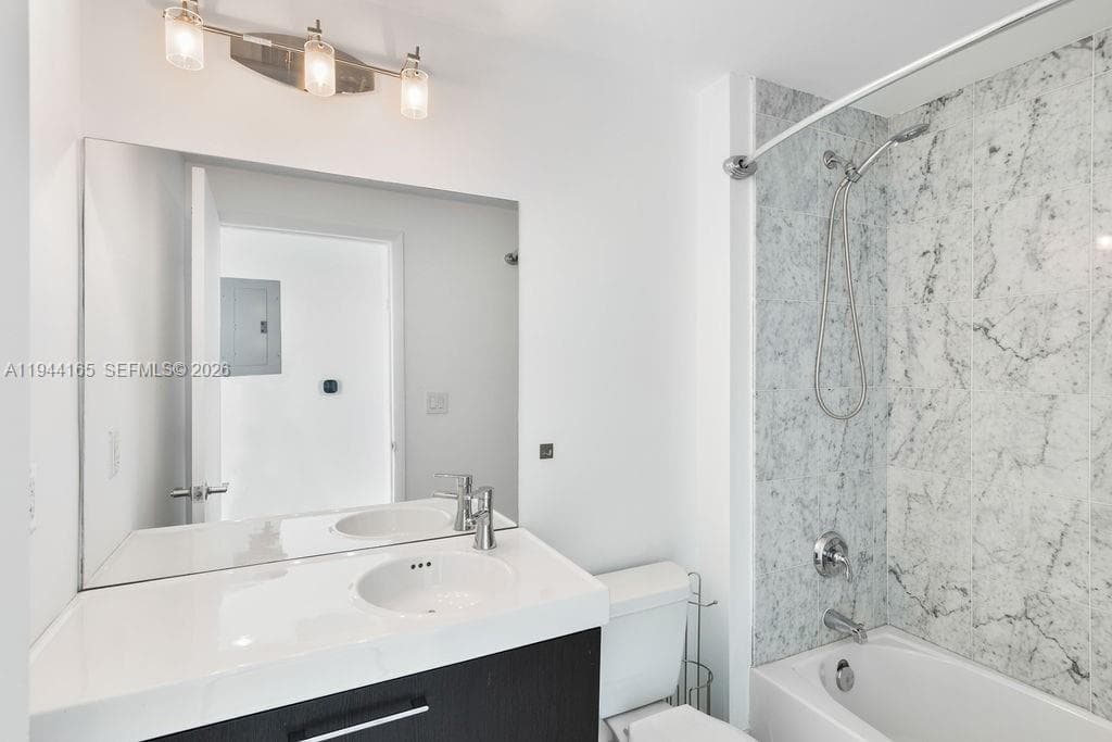253 NE 2nd St # 4608, Miami FL 33132 — 28