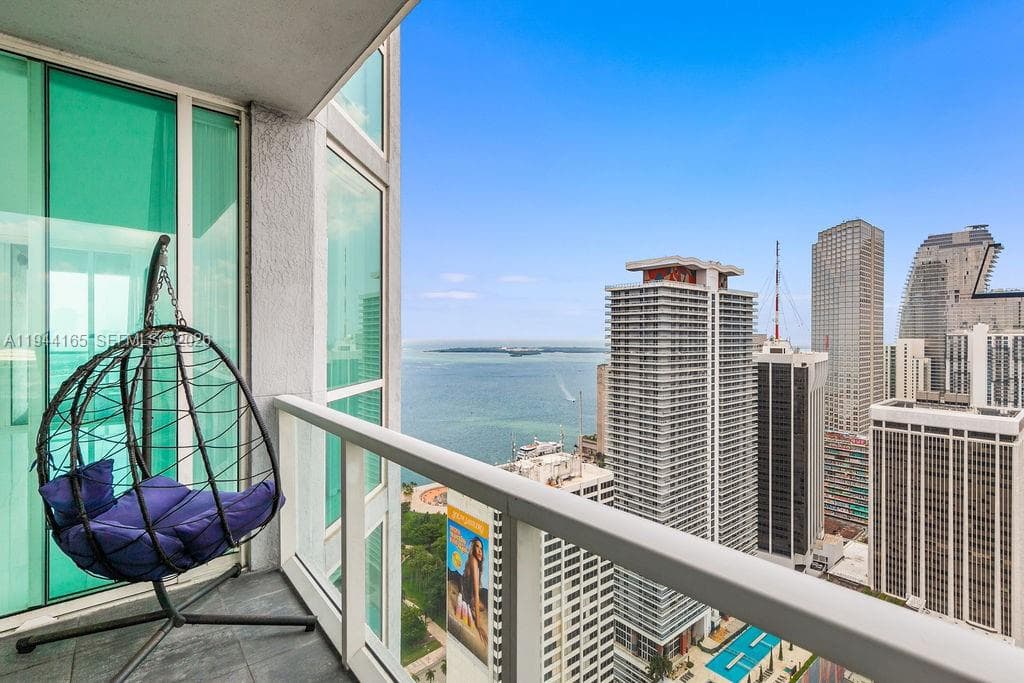 253 NE 2nd St # 4608, Miami FL 33132 — 5