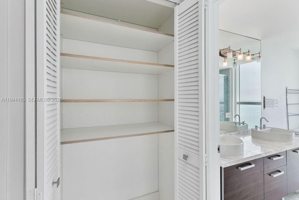 253 NE 2nd St # 4608, Miami FL 33132 — 30