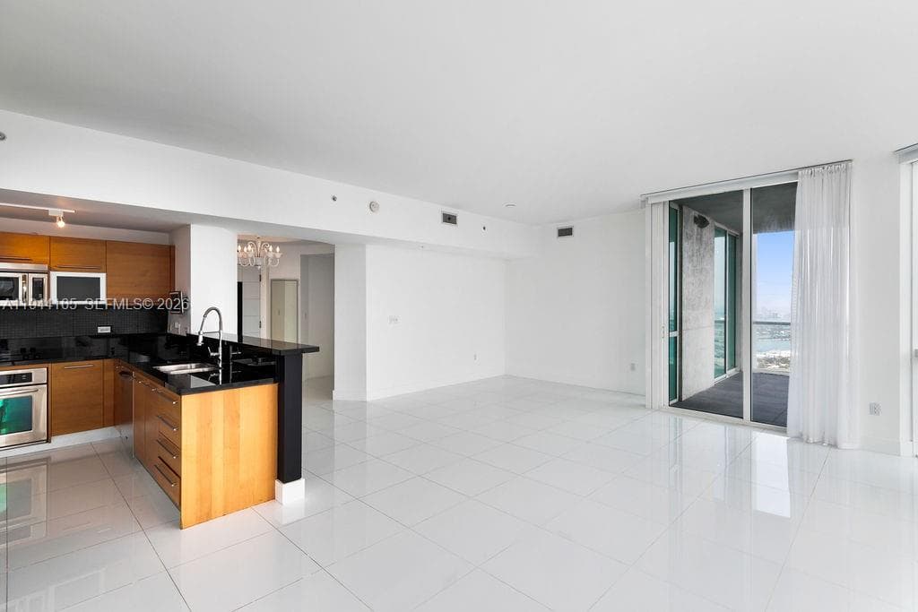 253 NE 2nd St # 4608, Miami FL 33132 — 14