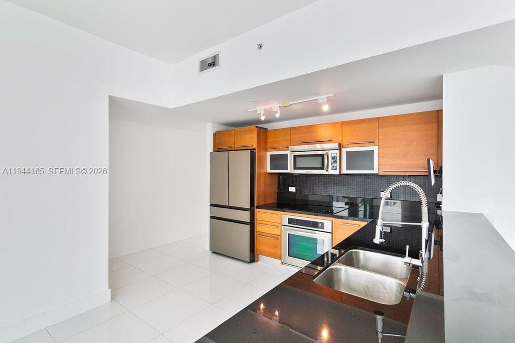 253 NE 2nd St # 4608, Miami FL 33132 — 15