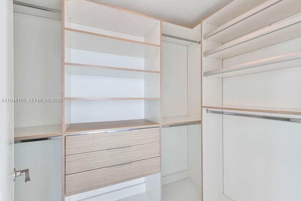 253 NE 2nd St # 4608, Miami FL 33132 — 29