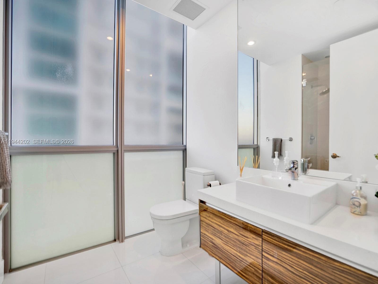 1100 Biscayne Blvd # 4001, Miami FL 33132 — 27