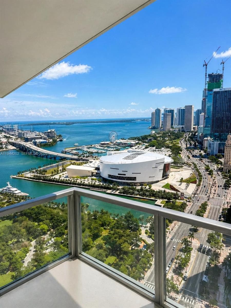 1100 Biscayne Blvd # 4001, Miami FL 33132 — 33