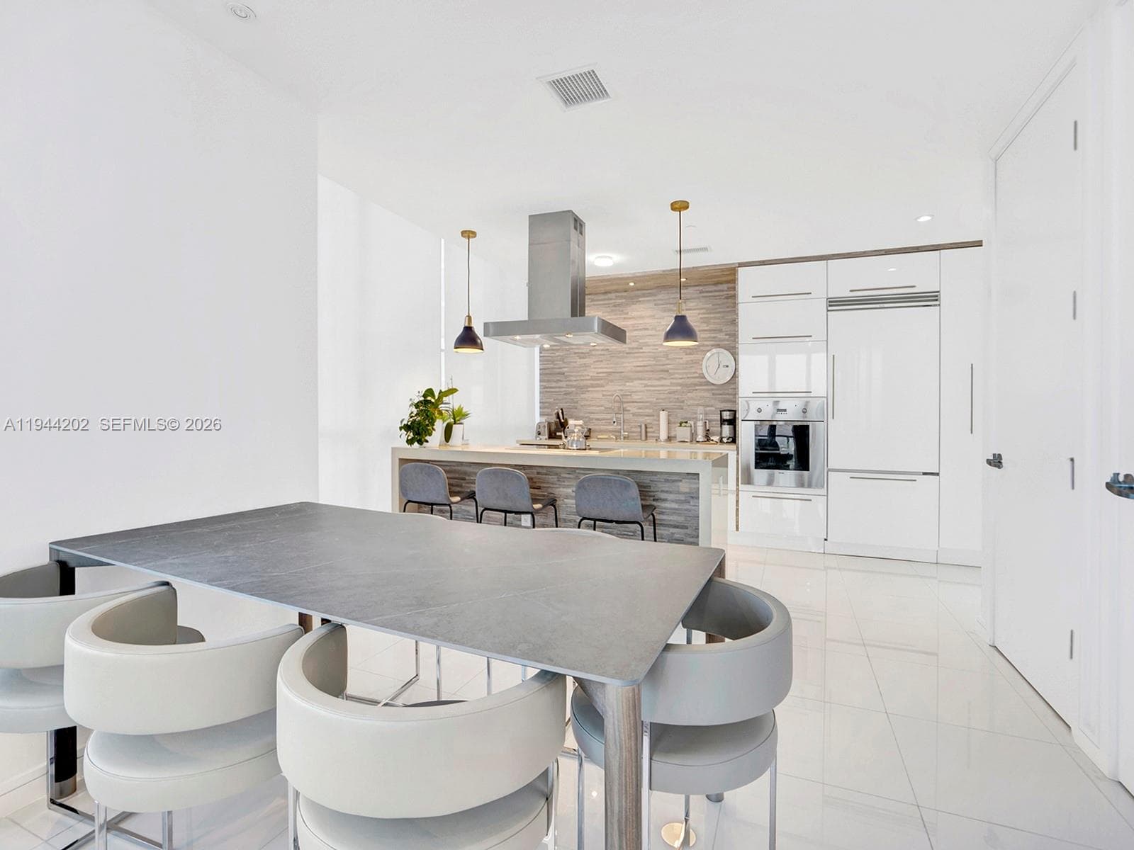 1100 Biscayne Blvd # 4001, Miami FL 33132 — 18