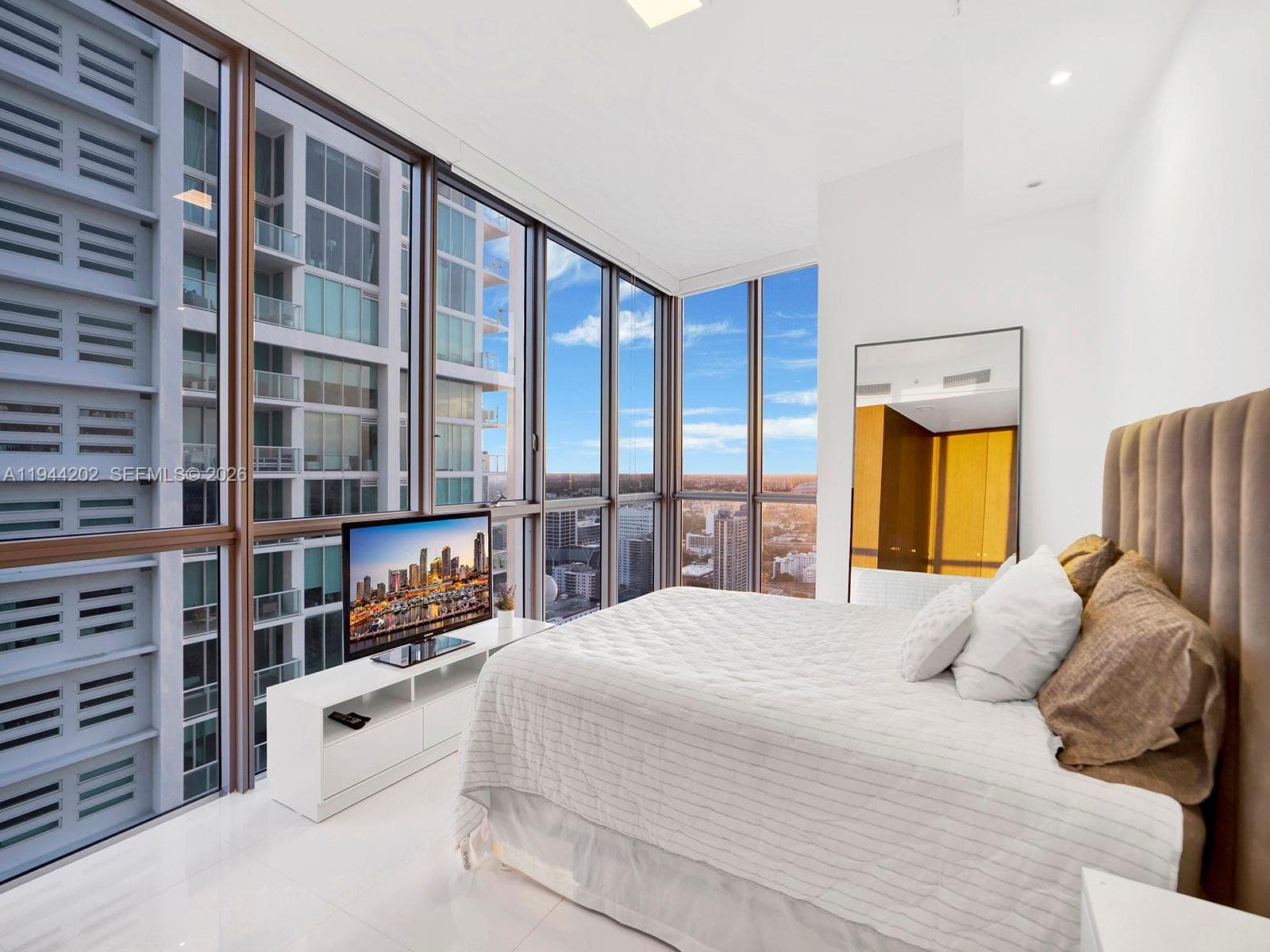 1100 Biscayne Blvd # 4001, Miami FL 33132 — 25