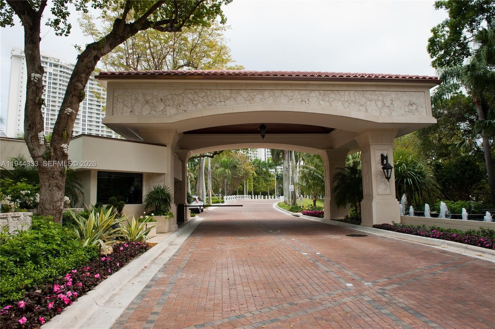 4000 Island Blvd # 1105, Aventura FL 33160 — 33