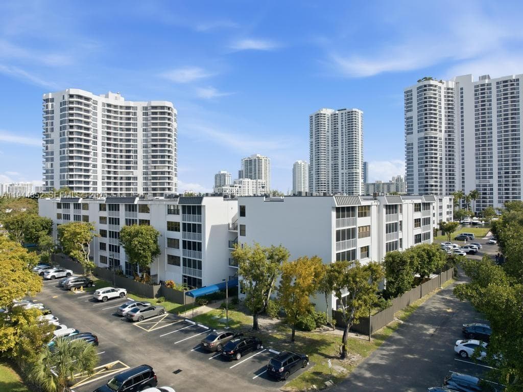 3350 NE 192nd St # B, Aventura FL 33180 — 20