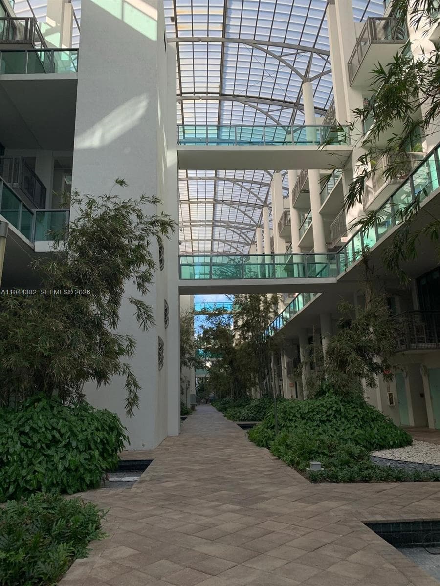 6000 Collins Ave unit 136, Miami Beach FL 33140 — 1