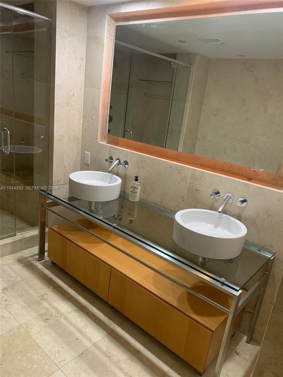 6000 Collins Ave unit 136, Miami Beach FL 33140 — 20