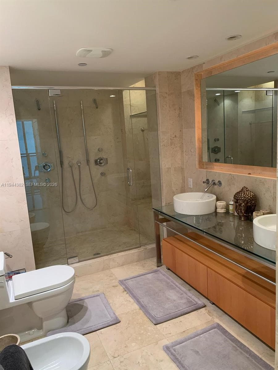 6000 Collins Ave unit 136, Miami Beach FL 33140 — 19