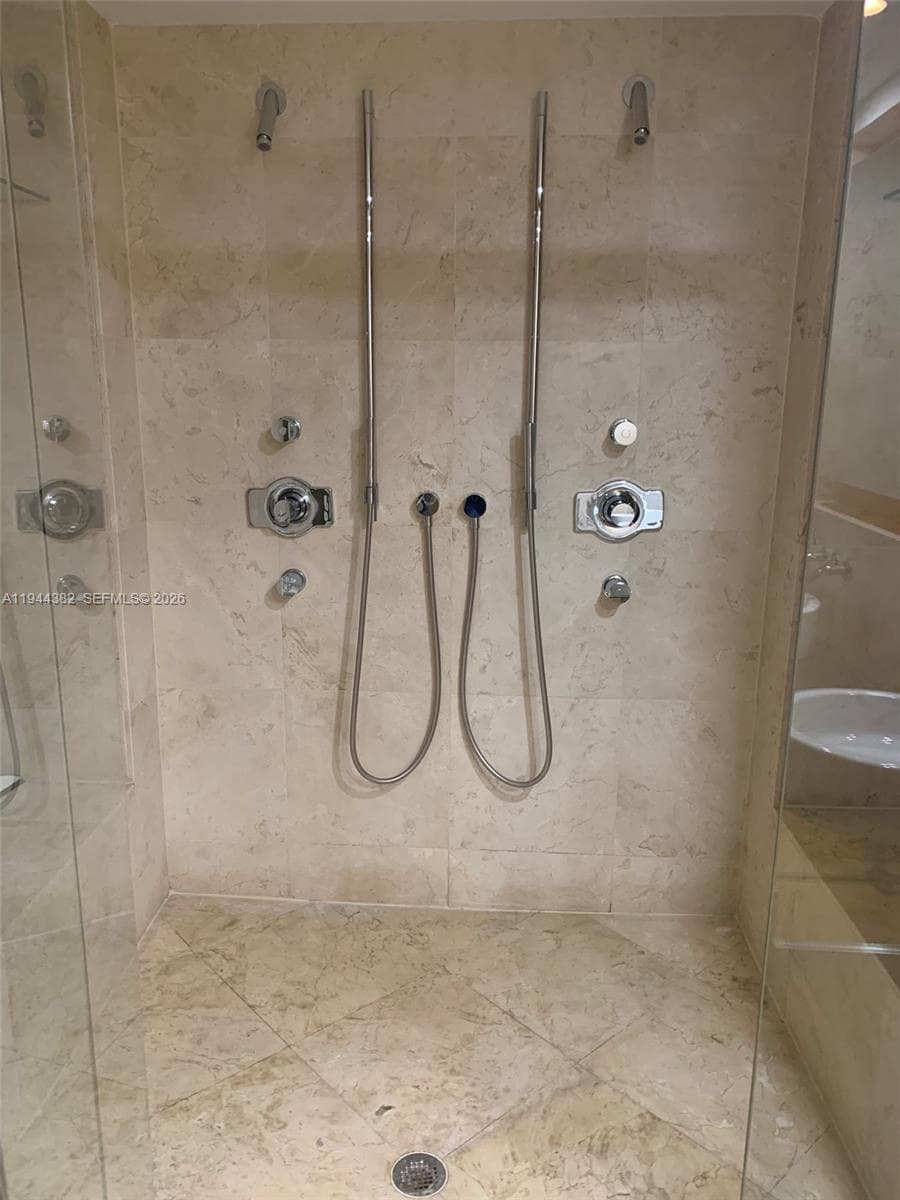 6000 Collins Ave unit 136, Miami Beach FL 33140 — 21