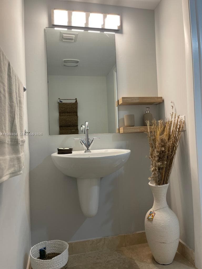 41 SE 5th St # 1215, Miami FL 33131 — 2