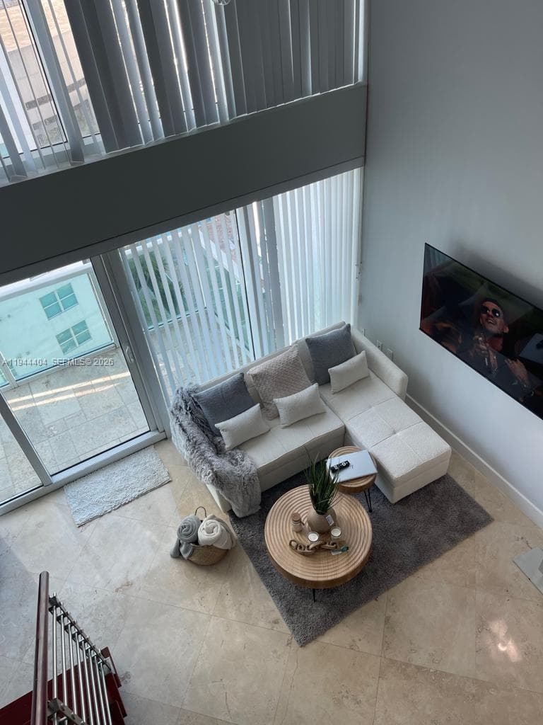 41 SE 5th St # 1215, Miami FL 33131 — 3