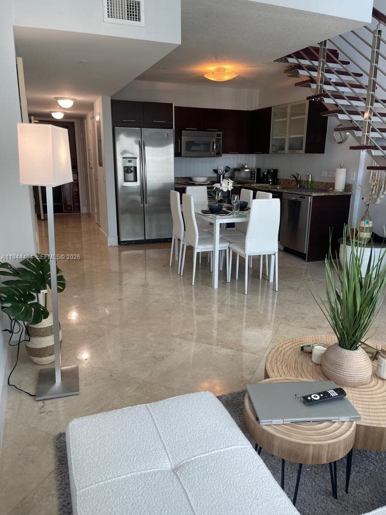 41 SE 5th St # 1215, Miami FL 33131 — 1