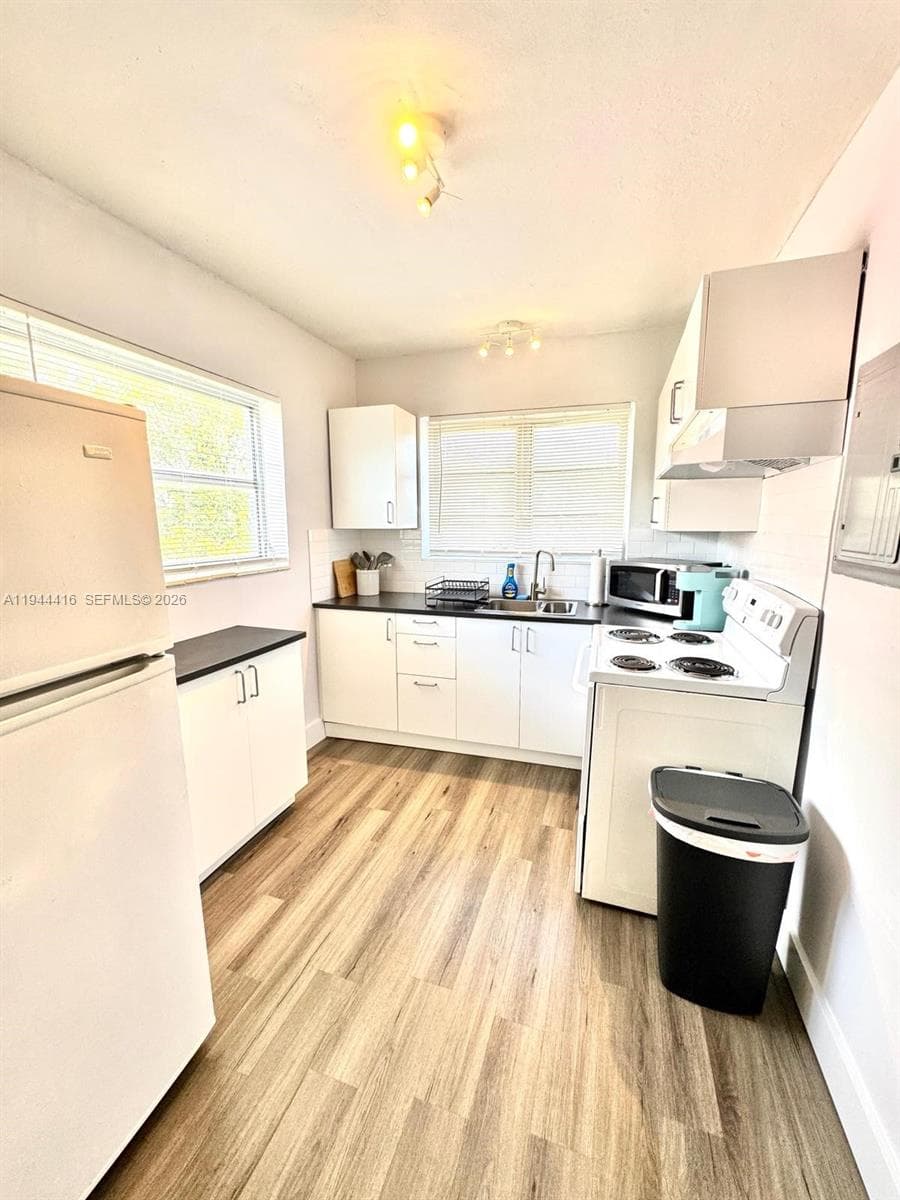1821 NW 33rd  St, Miami FL 33142 — 10