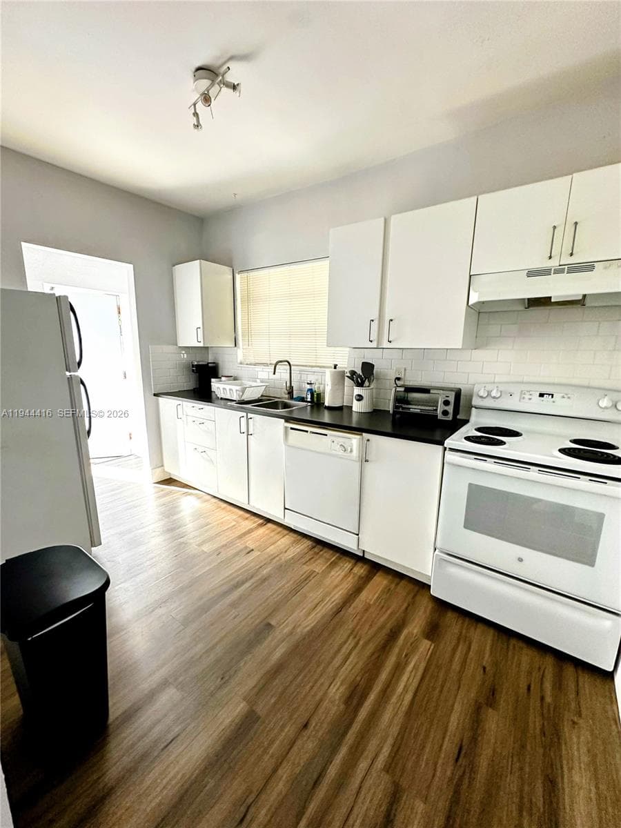 1821 NW 33rd  St, Miami FL 33142 — 4