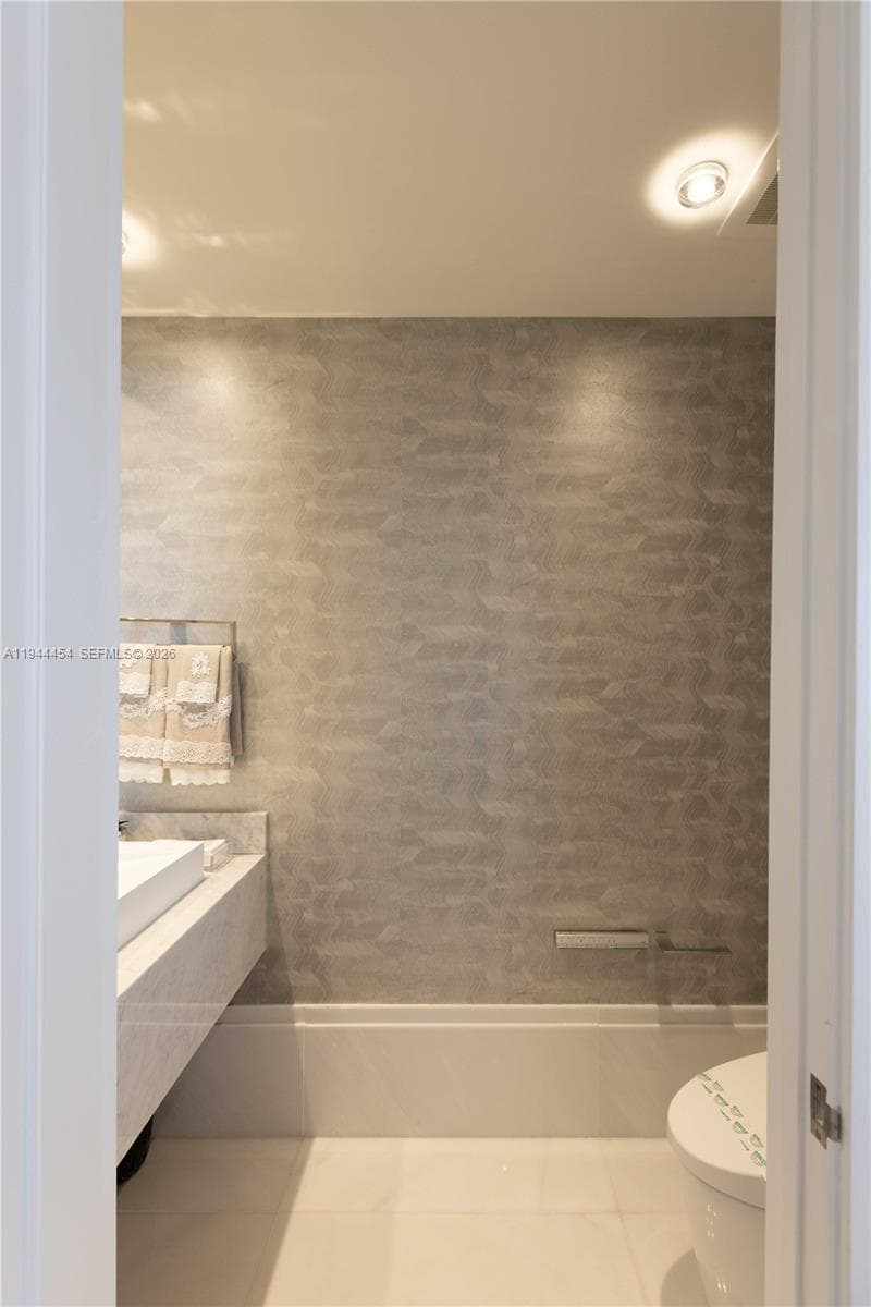 18555 Collins Ave # 4601, Sunny Isles Beach FL 33160 — 16