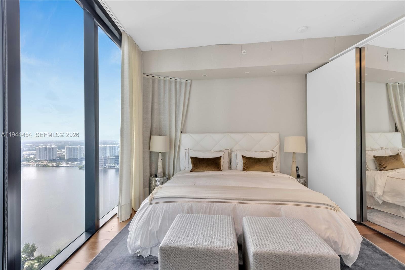 18555 Collins Ave # 4601, Sunny Isles Beach FL 33160 — 33
