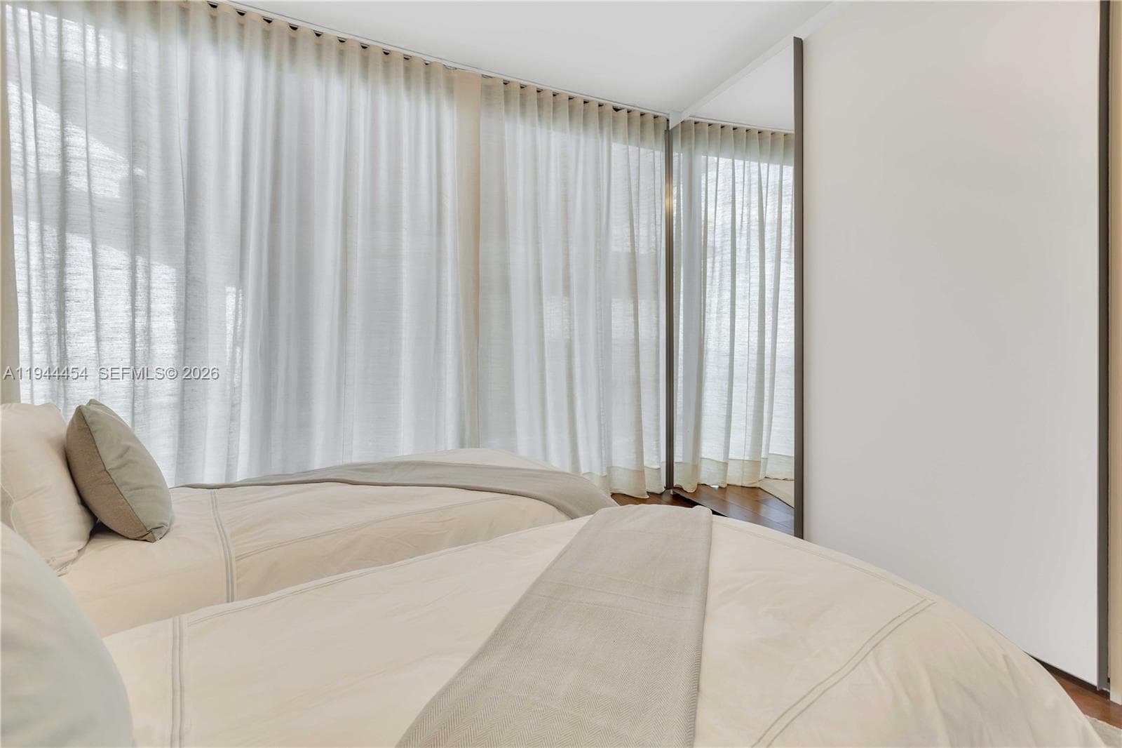 18555 Collins Ave # 4601, Sunny Isles Beach FL 33160 — 40