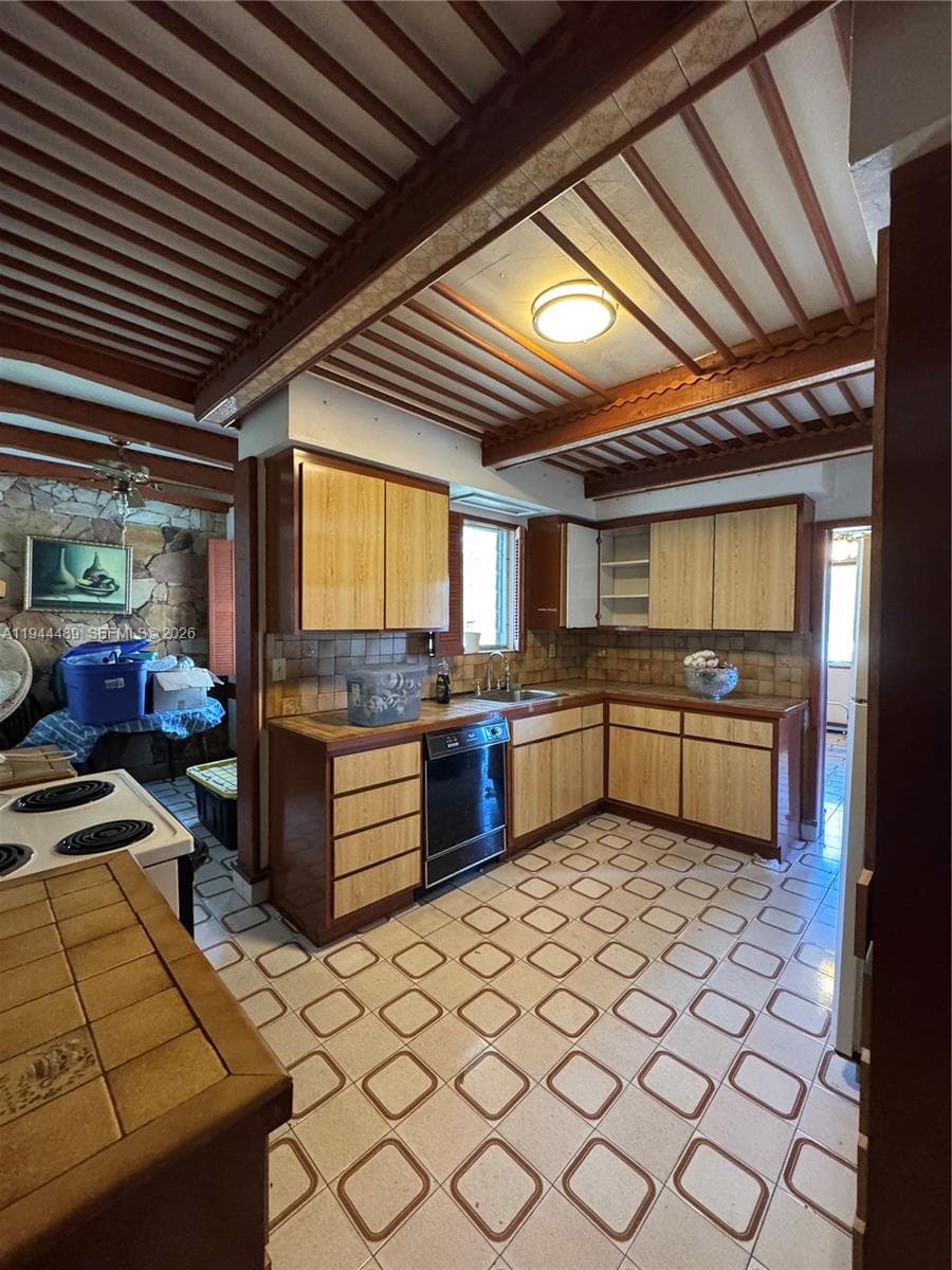 500 SW 39th Ct, Miami FL 33134 — 34