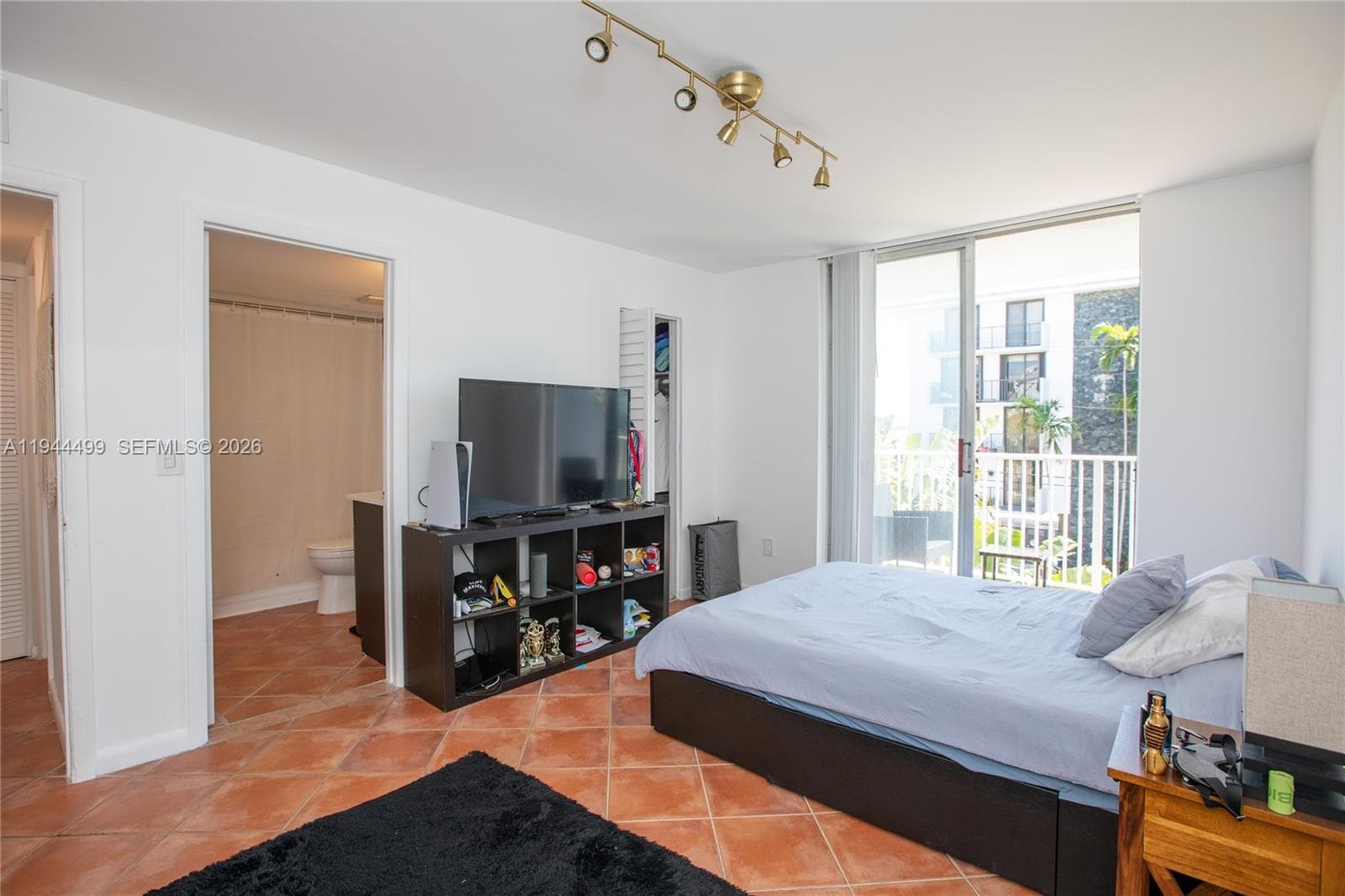 1801 S Treasure Dr # 321, North Bay Village FL 33141 — 23