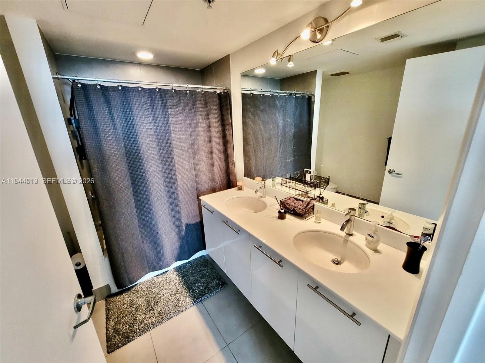 92 SW 3rd St # 1808, Miami FL 33130 — 5