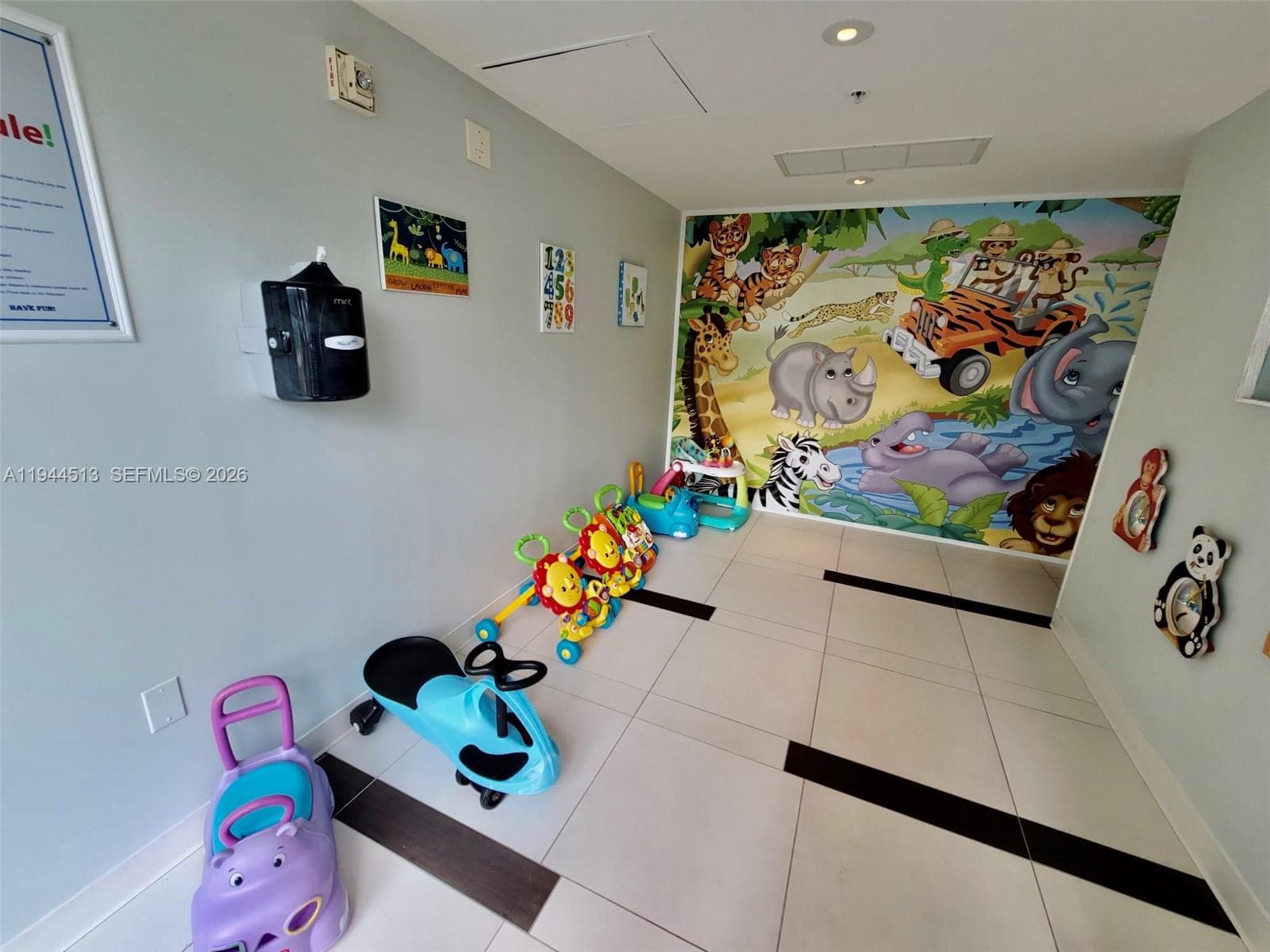 92 SW 3rd St # 1808, Miami FL 33130 — 33