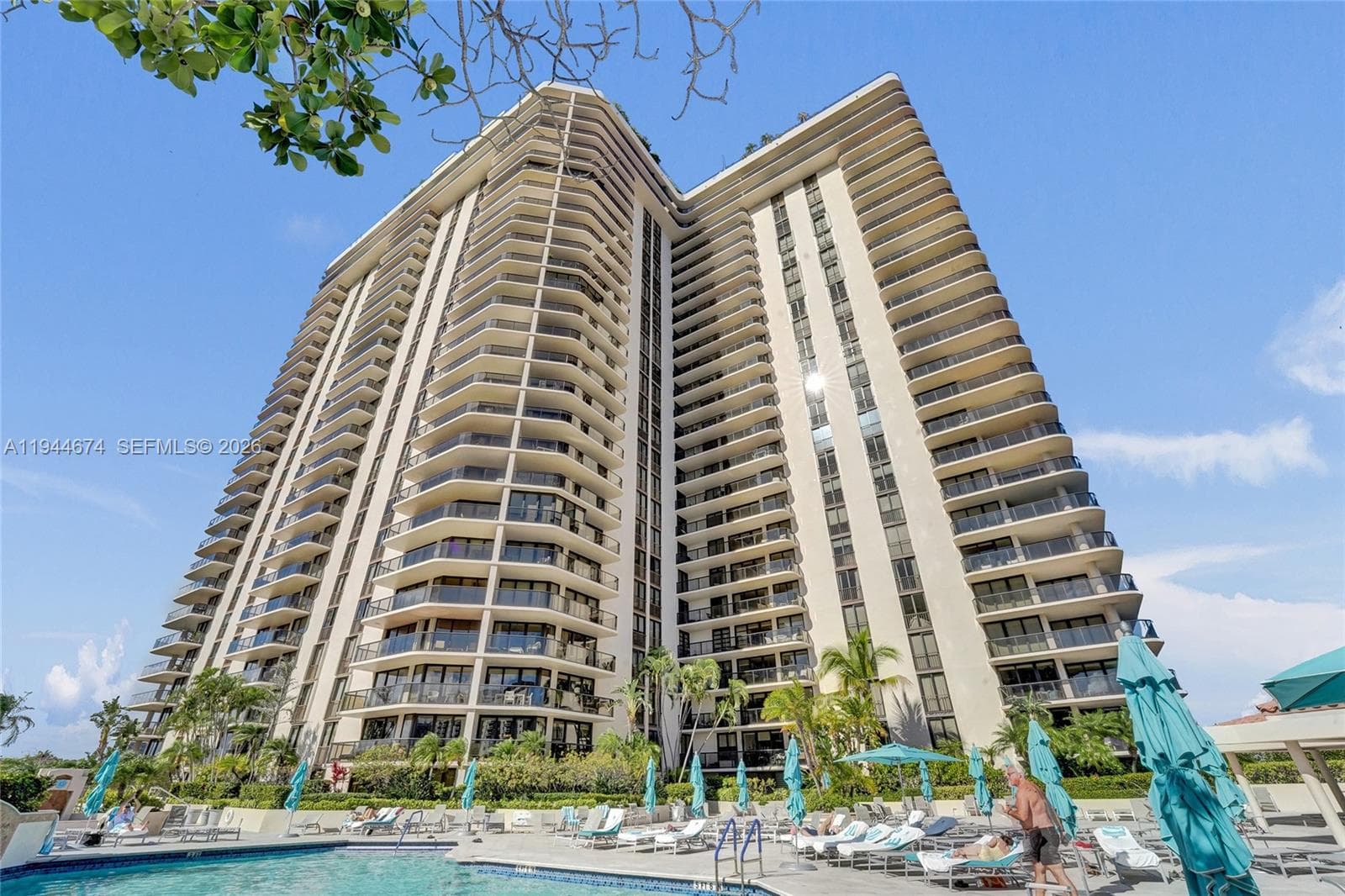19667 Turnberry Way # 12F, Aventura FL 33180 — 2