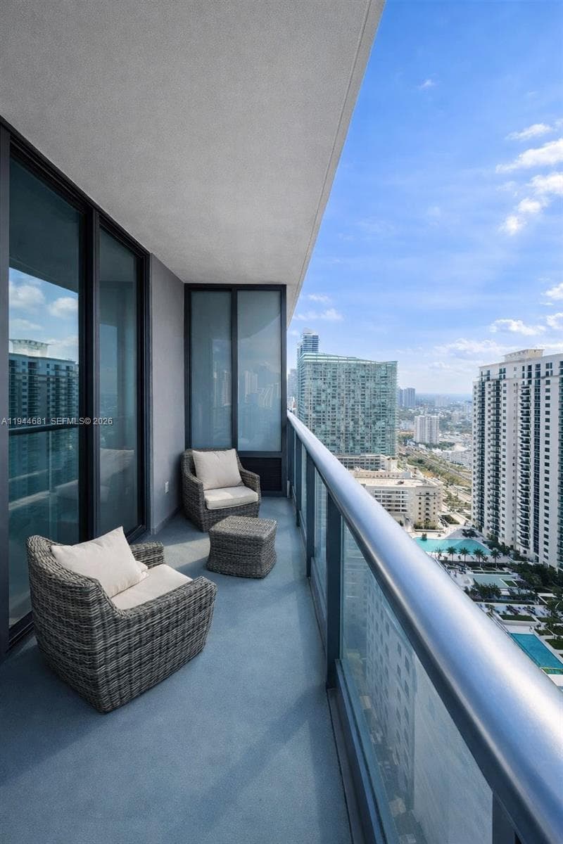 45 SW 9th St # 3008, Miami FL 33130 — 16