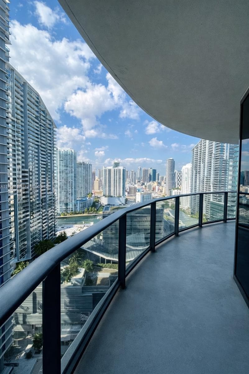 45 SW 9th St # 3008, Miami FL 33130 — 15