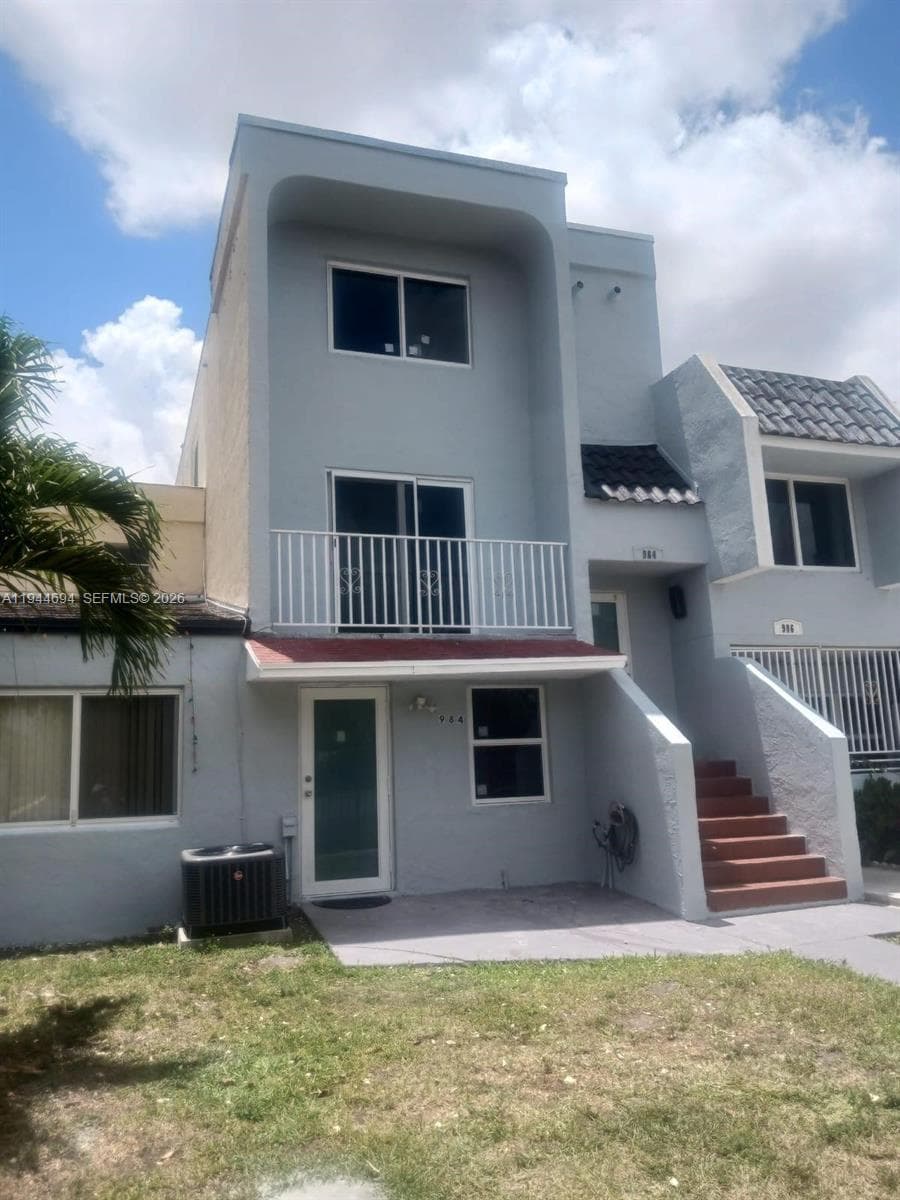 984 W 40th St # 2, Hialeah FL 33012 — 1