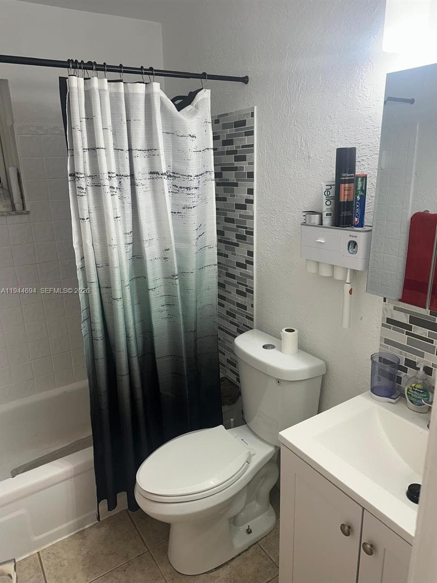 984 W 40th St # 2, Hialeah FL 33012 — 11