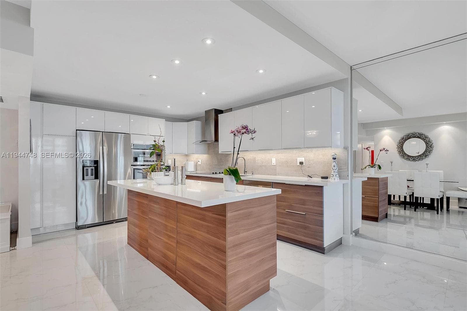 2301 Collins Ave # 810, Miami Beach FL 33139 — 2