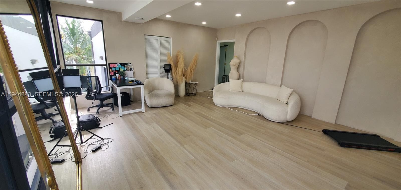 2100 NW 93rd Ave, Doral FL 33172 — 17