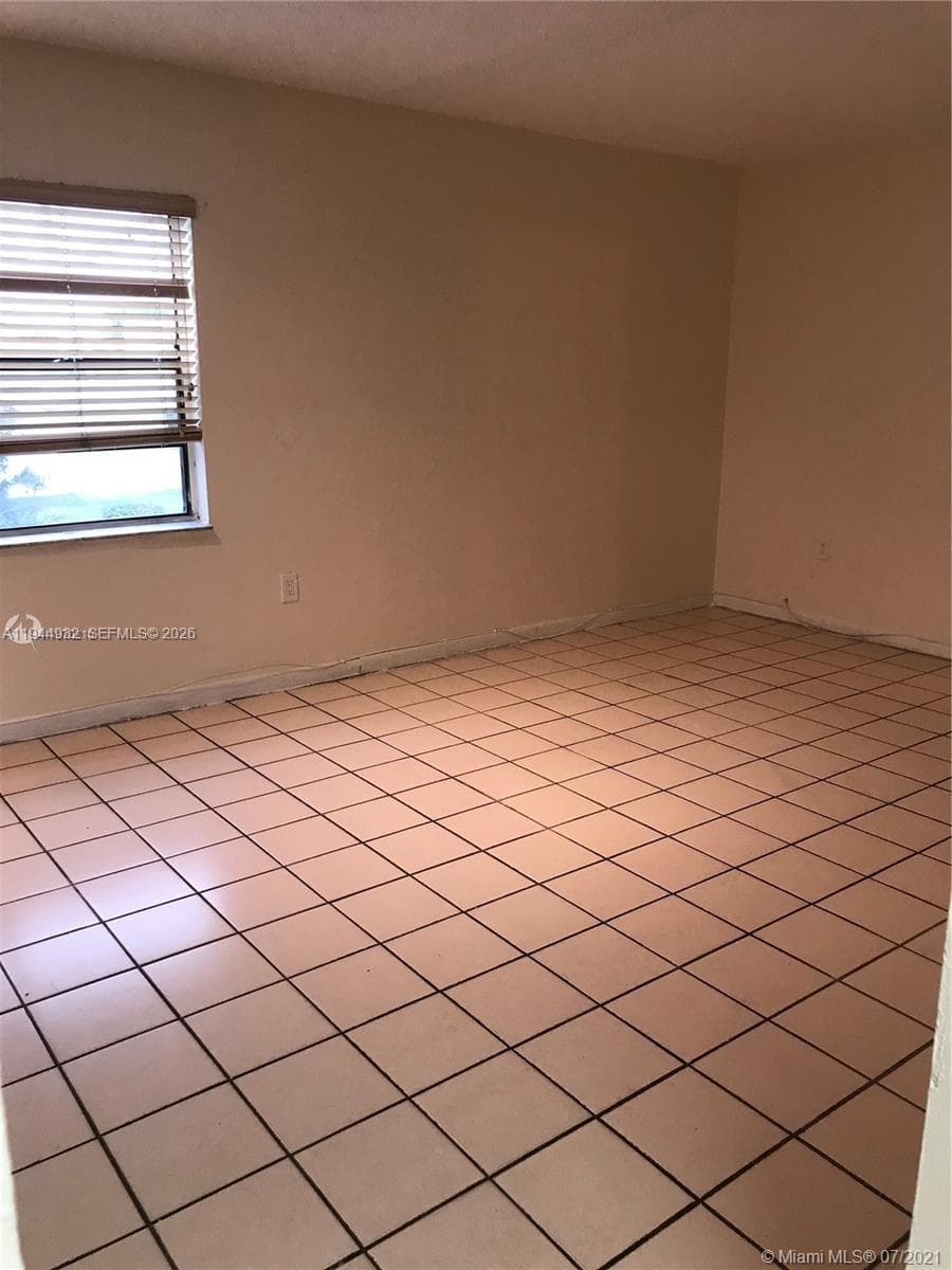 1325 W 68th St # 221, Hialeah FL 33014 — 10