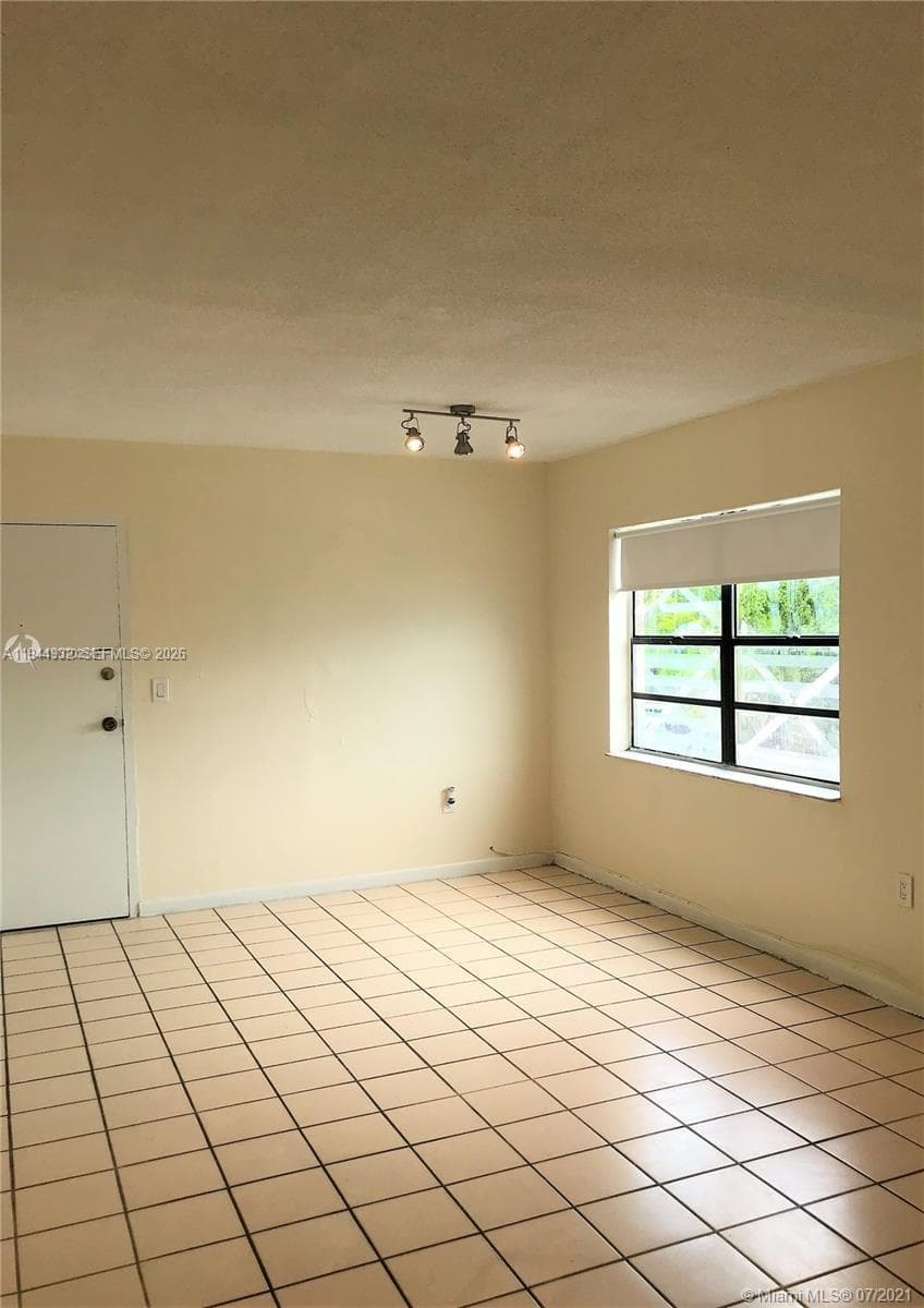 1325 W 68th St # 221, Hialeah FL 33014 — 8